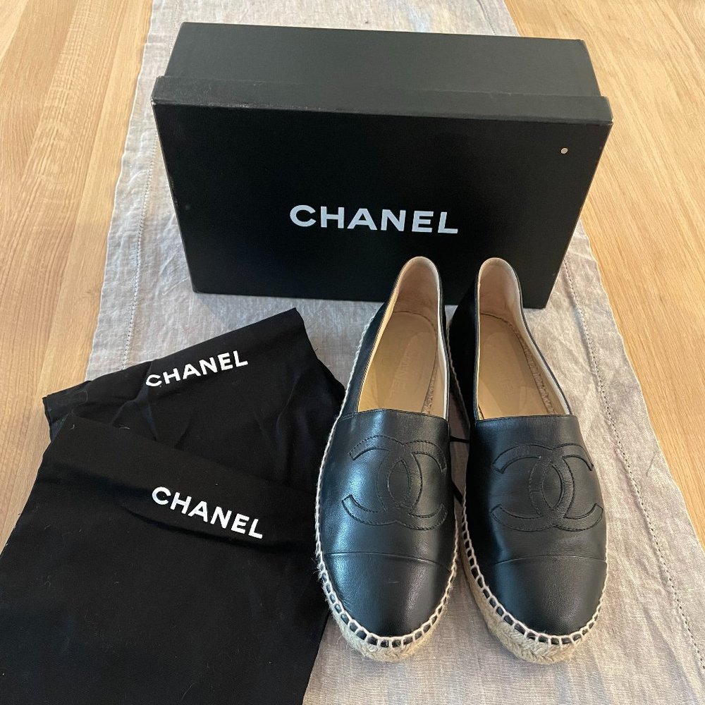 CHANEL Black Lambskin CC Espadrilles - Size 39 - Excellent Condition